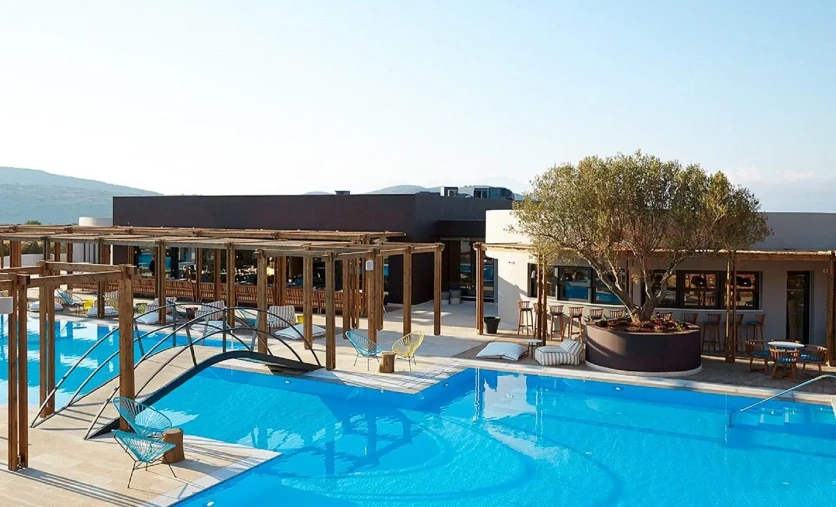 Domes of Elounda basen luksusowy hotel Kreta widok na morze Grecja