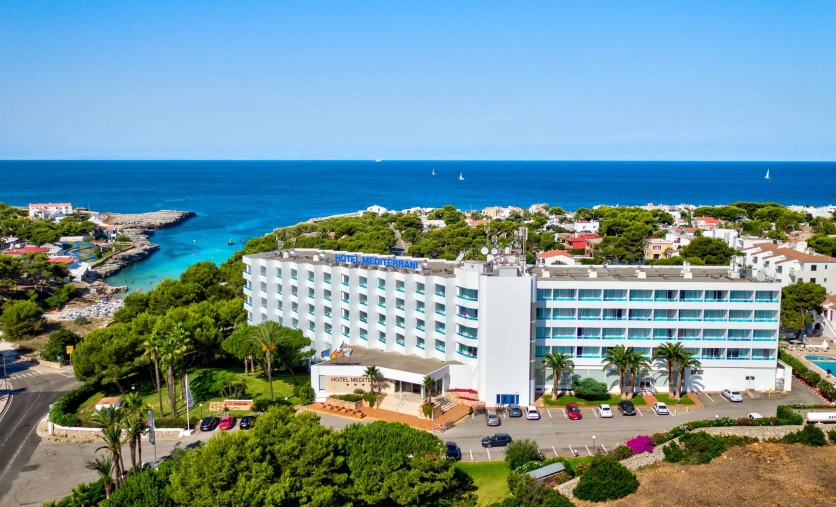 Globales Mediterrani Minorka hotel blisko morza i zatoki Cala Blanca