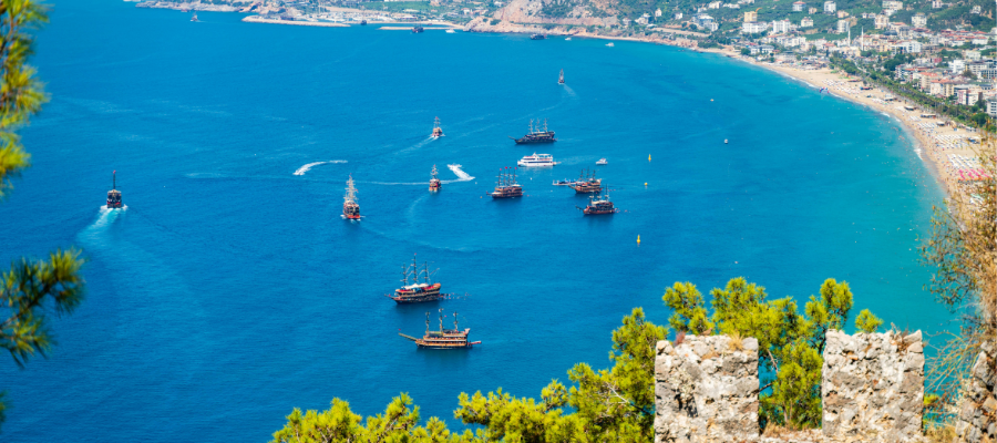 Alanya zatoka statki wycieczkowe Turcja plaża widok z góry