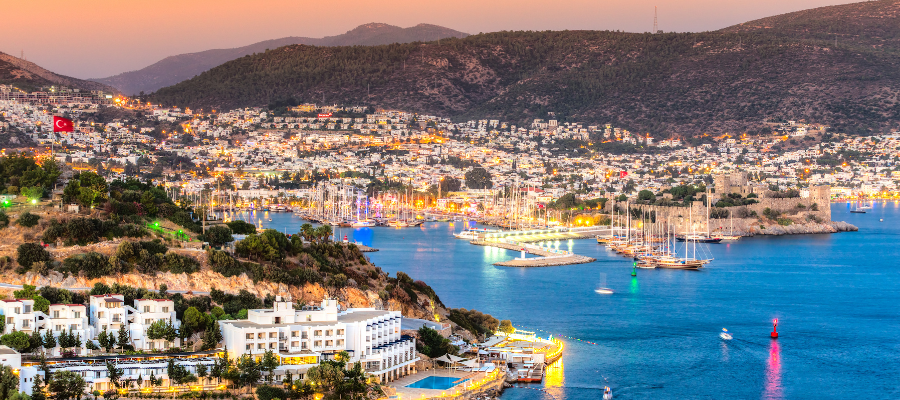 Bodrum nocą marina port jachty Turcja wybrzeże egejskie widok