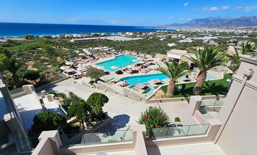 Hotel Kakkos Terra Blue na Krecie – baseny i widok na morze