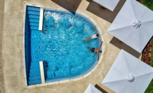 Prywatny basen w hotelu Ikos Dassia na Korfu