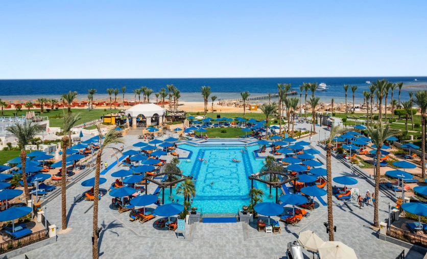 Baseny i plaża hotelu Pickalbatros Palace Port Ghalib w Marsa Alam