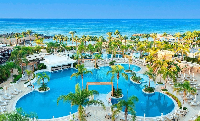 Olympic Lagoon Resort Paphos na Cyprze – luksusowy hotel premium z basenami