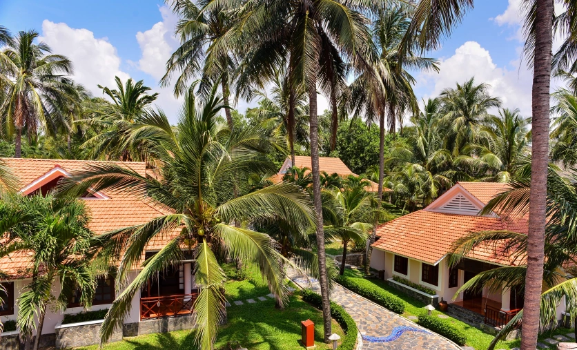 Phu Hai Resort w Wietnamie – tropikalne wille i palmowy ogród nad Morzem Południowochińskim