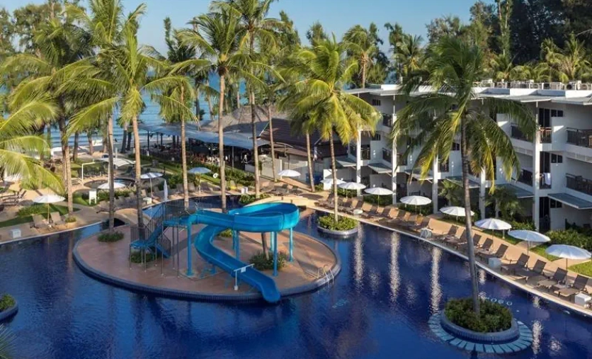 Luksusowy hotel Sunwing Bangtao Beach Phuket z basenem i palmami – rajskie wakacje zimą 2026/2027 w Tajlandii