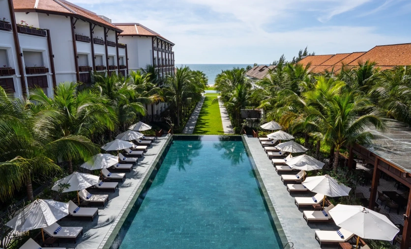 The Anam Mui Ne w Wietnamie – elegancki hotel przy plaży z basenem i tropikalnym ogrodem