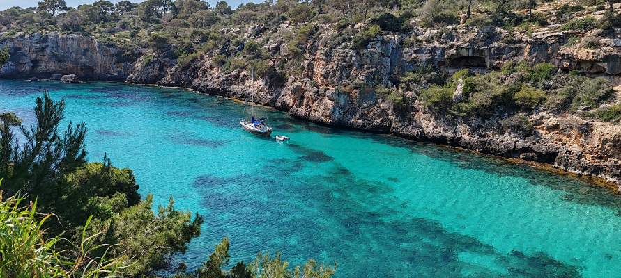 Cala s'Almunia na Majorce – turkusowa zatoka