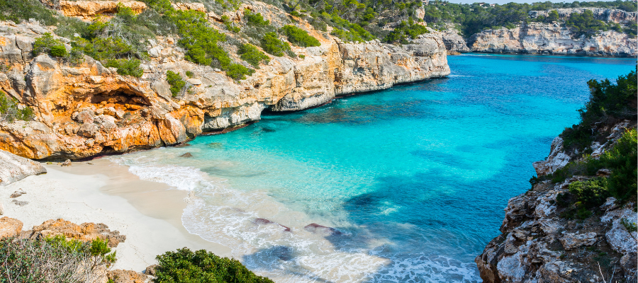 Cala Llombards – rajska plaża na Majorce