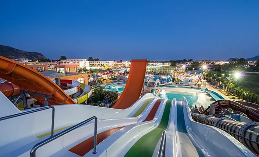Caretta Beach Resort & Waterpark na Zakynthos – hotel z aquaparkiem, basenami i zjeżdżalniami wodnymi