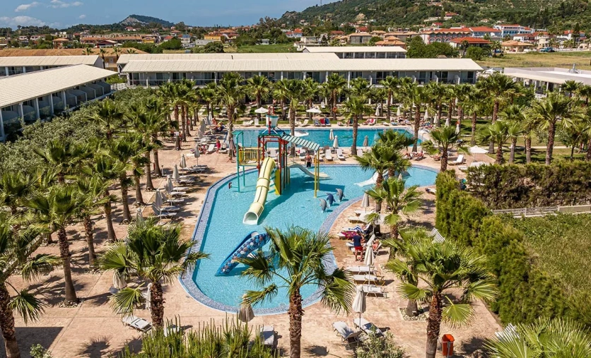 Caretta Island na Zakynthos – rodzinny hotel z basenami, wodnym placem zabaw i ofertą All Inclusive
