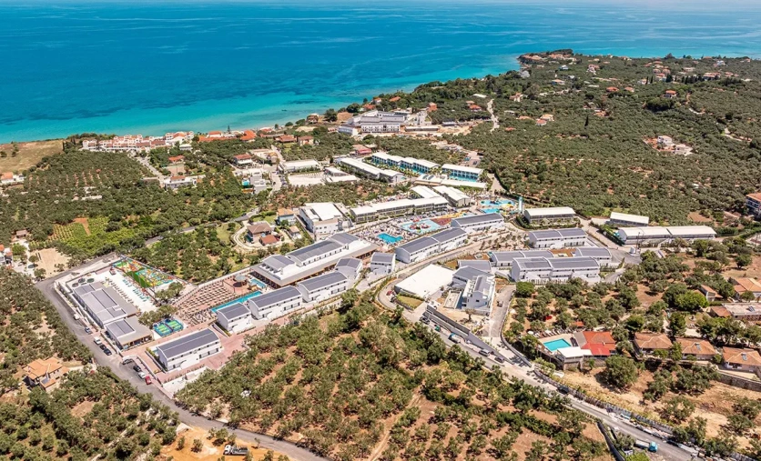 Caretta Paradise Resort na Zakynthos – rodzinny hotel z basenami, aquaparkiem i ofertą All Inclusive