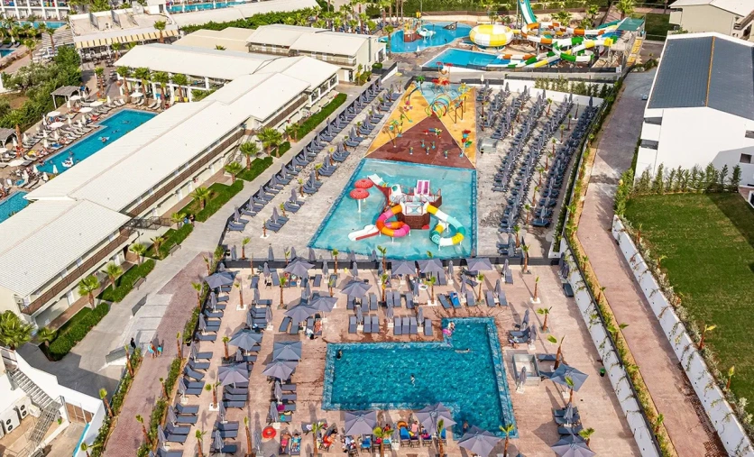 Caretta Paradise Resort na Zakynthos – baseny, wodny plac zabaw i aquapark dla dzieci