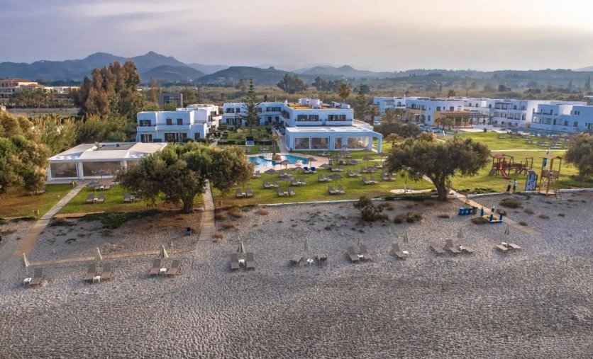 Hotel Geraniotis Beach na Krecie – rodzinny hotel położony bezpośrednio przy piaszczystej plaży w regionie Chania