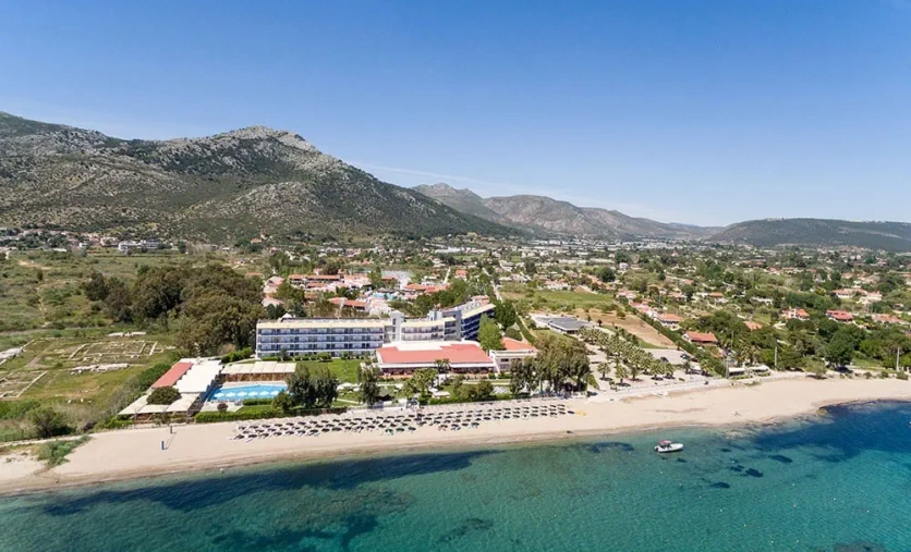 Golden Coast w Attyce – hotel przy plaży z basenami i ofertą All Inclusive niedaleko Aten