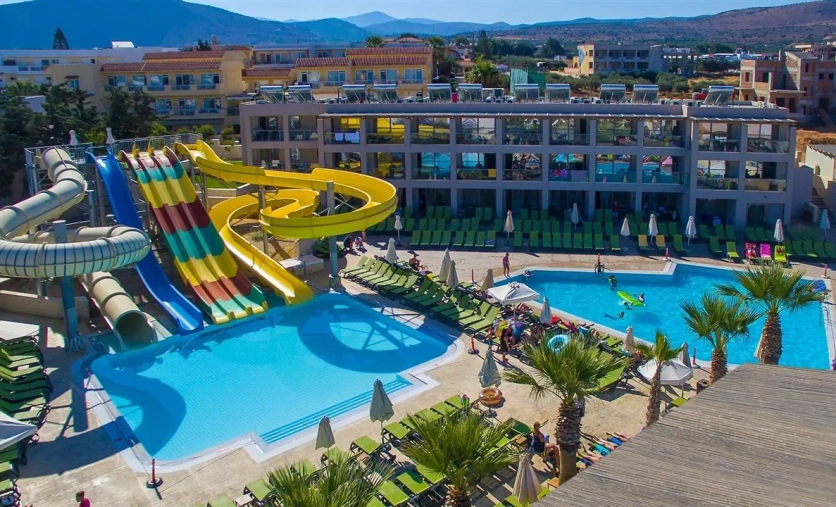 Gouves Water Park Holiday Resort na Krecie – hotel rodzinny z aquaparkiem, basenami i zjeżdżalniami wodnymi