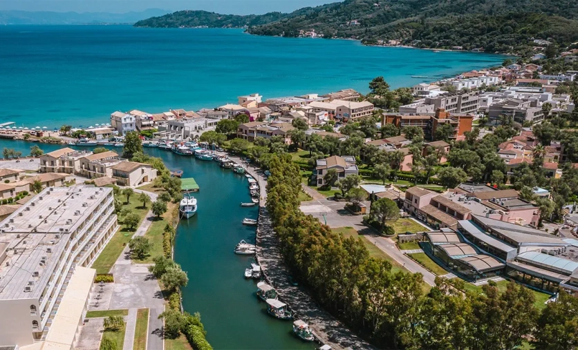 Canvas by Mitsis Messonghi na Korfu – hotel przy plaży i ujściu rzeki Messonghi z widokiem na Morze Jońskie