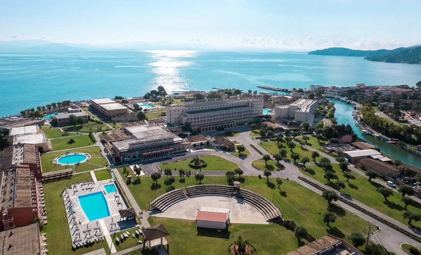 Canvas by Mitsis Messonghi na Korfu – nowoczesny resort przy plaży z basenami i ofertą All Inclusive