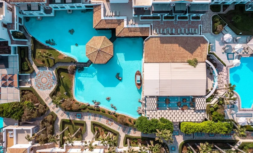 Mitsis Royal Mare na Krecie – luksusowy hotel pięciogwiazdkowy z basenami i strefą SPA przy plaży