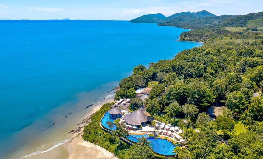 Koh Yao Yai Village Beach Resort – panorama resortu i wybrzeża Koh Yao Yai, Tajlandia