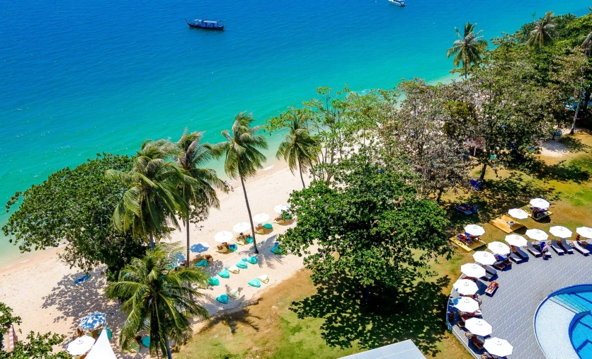 Plaża przy Royal Yao Yai Island Beach Resort na wyspie Koh Yao Yai w Tajlandii