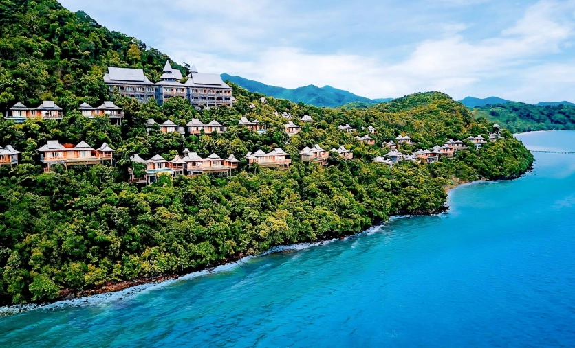 Santhiya Koh Yao Yai Resort & Spa 5* – panorama resortu i prywatnej plaży na Koh Yao Yai w Tajlandii