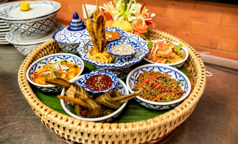 Kuchnia tajska w Santhiya Koh Yao Yai Resort & Spa – tradycyjne dania Tajlandii