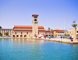 Miasto Rodos z portem Mandraki