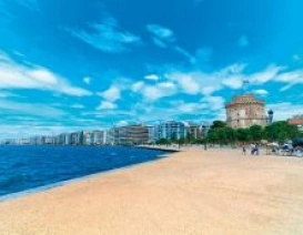 Saloniki ze słynną Białą Wieżą chętnie zwiedzają turyści przebywający w hotelach na Chalkidiki