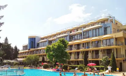 Hotel Koral, Złote Piaski