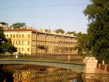 Dalej od centrum