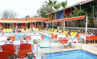 Hotel Temple, Side