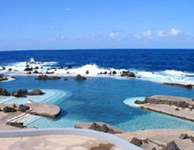 Lawowe baseby w Porto Moniz na Maderze, Portugalia
