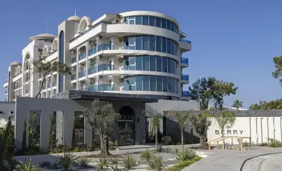 Hotel Berry Blue, Side