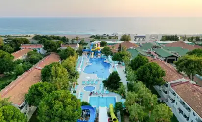 Hotel Master Family Club, Side