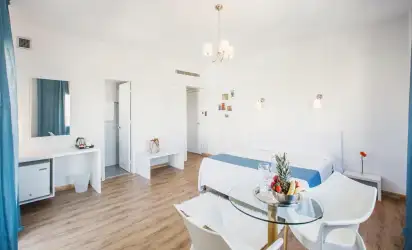 Hotel Mikes Kanarium City, Larnaka