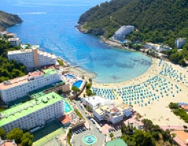 Cala Llonga na Ibizie