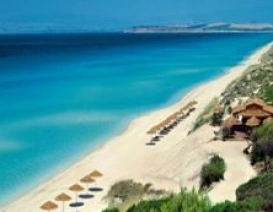 Sani beach nad morzem egejskim, turkusowe wody Chalkidiki