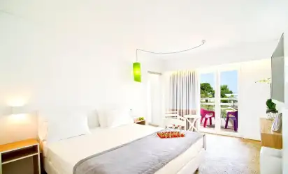 Hotel Marathon Beach Resort, Attyka