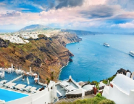 Klimatyczne miasteczko Pyrgos na Santorini