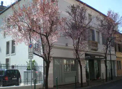 Hotel Aaron, Włochy