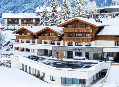 Hotel Alpin Chalet am Burgsee, Innsbruck