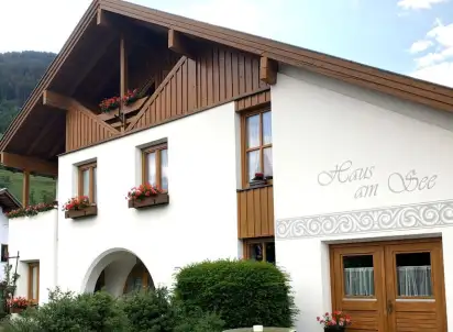 Hotel Am Burgsee Ferienhaus, Tyrol
