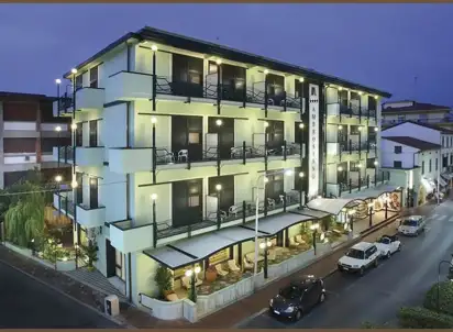 Hotel Ambrosiano, Włochy