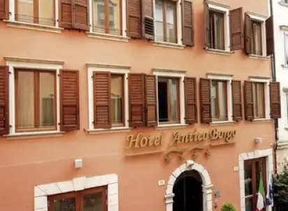 Hotel Antico Borgo (Garda), Jezioro Garda