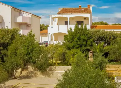 Hotel Ap. z parkingiem, Mandre, Chorwacja