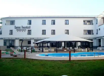 Hotel BNS Hotel Francisco, Kampania