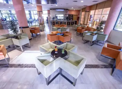 Hotel California Palace, Hiszpania