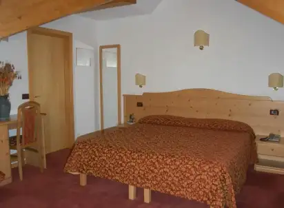 Hotel Canada, Paganella