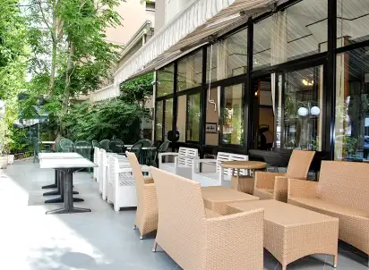 Hotel Caracas, Włochy